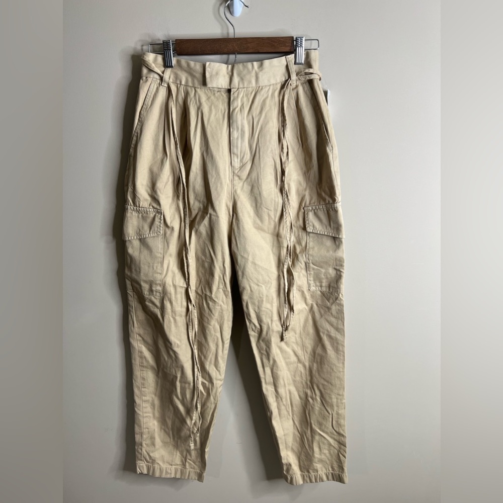 Nwt gap khaki cargo pants size 4